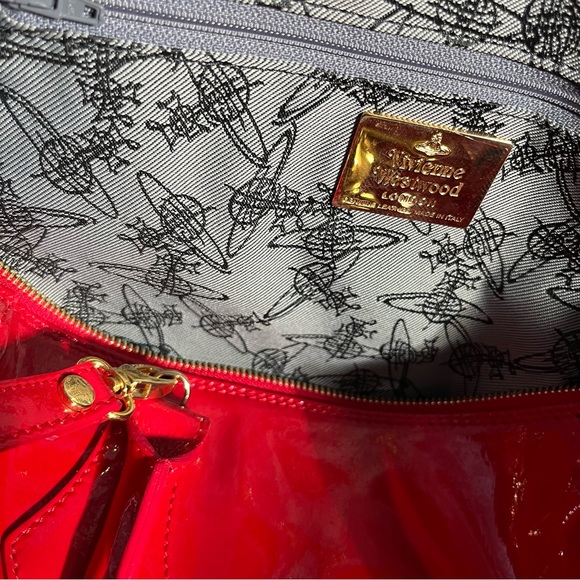VIVIENNE WESTWOOD • RARE PATENT LEATHER CHERRY RED LARGE ZIP TOTE BAG - Picture 9 of 13